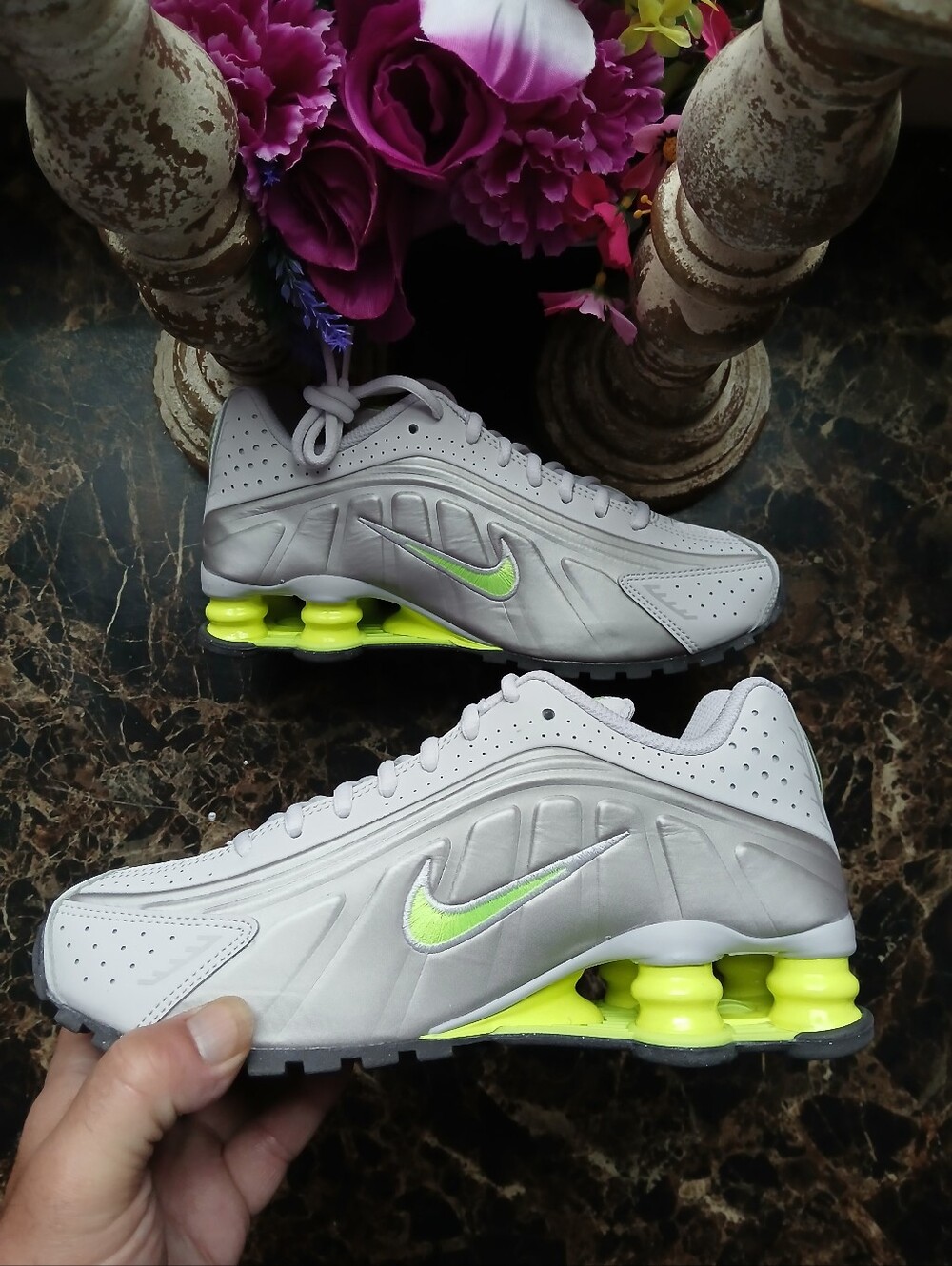 Nike Shox R4 Athletic/Streetwear Shoes Size 5 Youth/6.5 Women